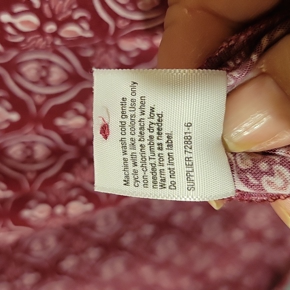 Burgundy floral top with lace - Picture 2 of 7